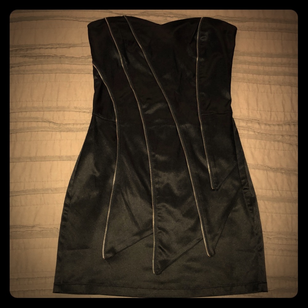 Urban Behavior - Zipper Detail Little Black Dress